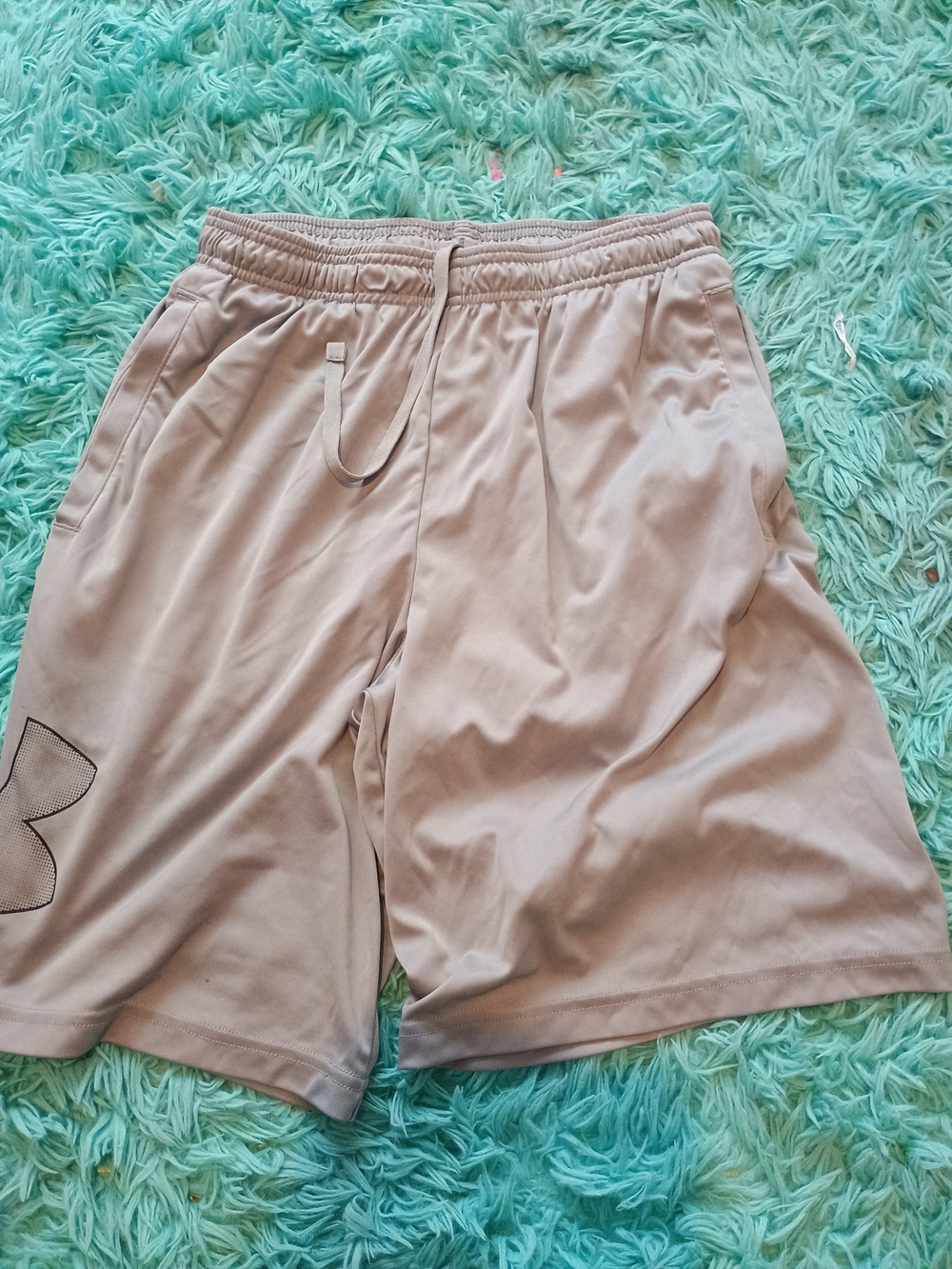 Men's Medium Under Armour Men's Silver/Light Gray Performance Athletic Shorts